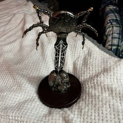 Spider Knife With Skull Stand 