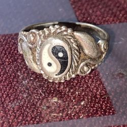 Vintage silver Ying Yang ring size 7