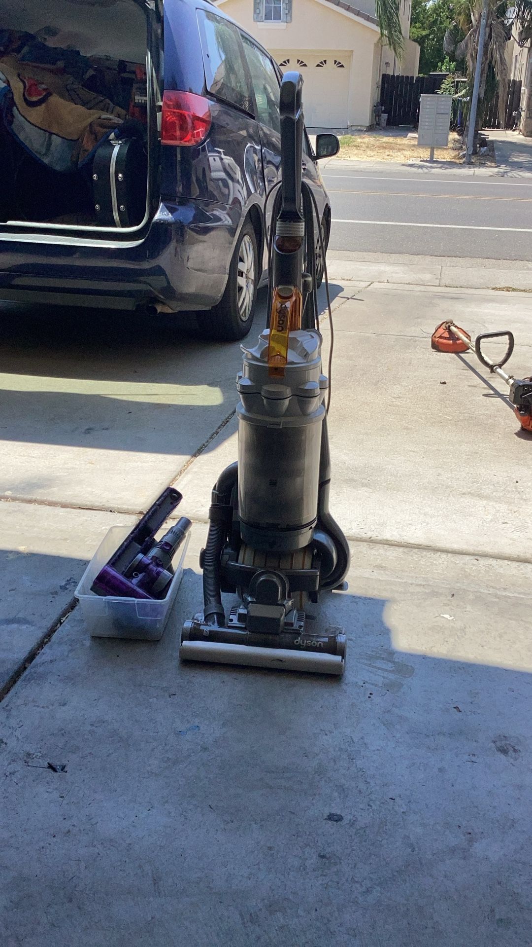 Dyson Waim cleaner works perfect. Excellent condition. All the attachment is include never lose section.
