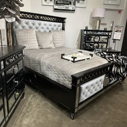 4 Piece Bedroom Set 1 Size Queen Bed Frame 1 Nightstand 1 Dresser 1 Mirror Brand New In Box Firm Price $1,600 Mirrored And Grey Velvet Tufted