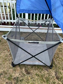 Summer pop & play yard with canopy