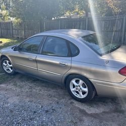 2004 Ford Taurus