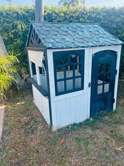 Free free playhouse NEED GONE TODAY