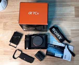 Sony A7CR (Like New) + Full Cage + Extras