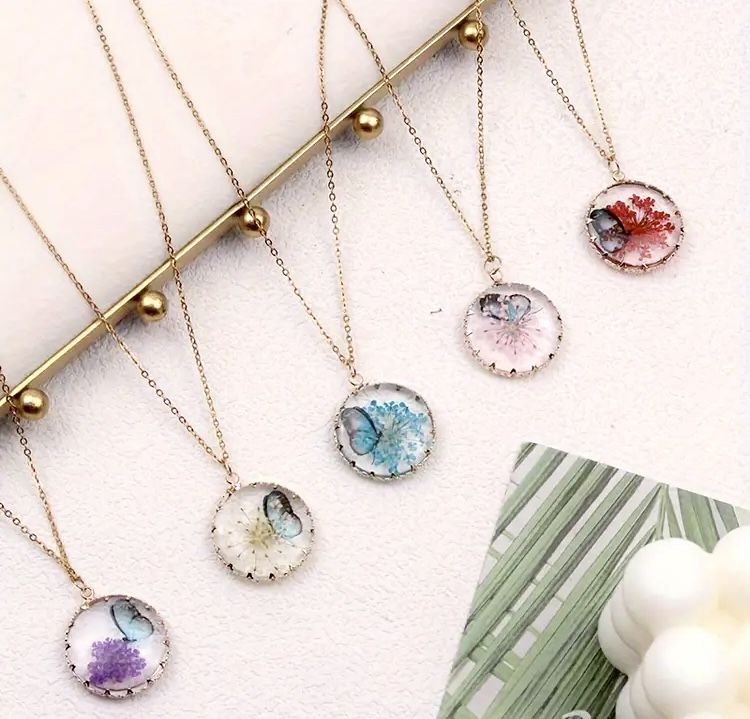 🦋🕊️GORGEOUS GLASS BUTTERFLY NECKLACE & CHAIN🕊️🦋