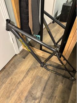 Throne frame trade