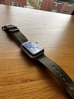 Apple Watch SE 40mm GPS (a2351 model) for Sale in Denver, CO - OfferUp