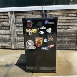mini fridge 