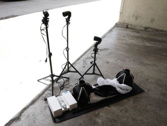 Lighting kit (3 piece; w Softboxes, Bulbs, Backdrop & Stands) PRICE DROP $35