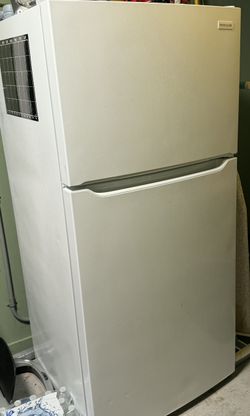 Frigidaire 18 cubic feet fridge freezer