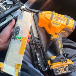 Dewalt 15 GA Finish Nailer 