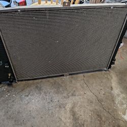 Radiador OEM Original Nissan NV1500 NV2(contact info removed) Usado Buen Estado