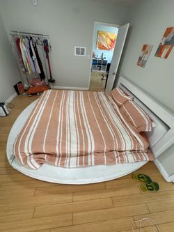 King White Round Platform Bed Frame