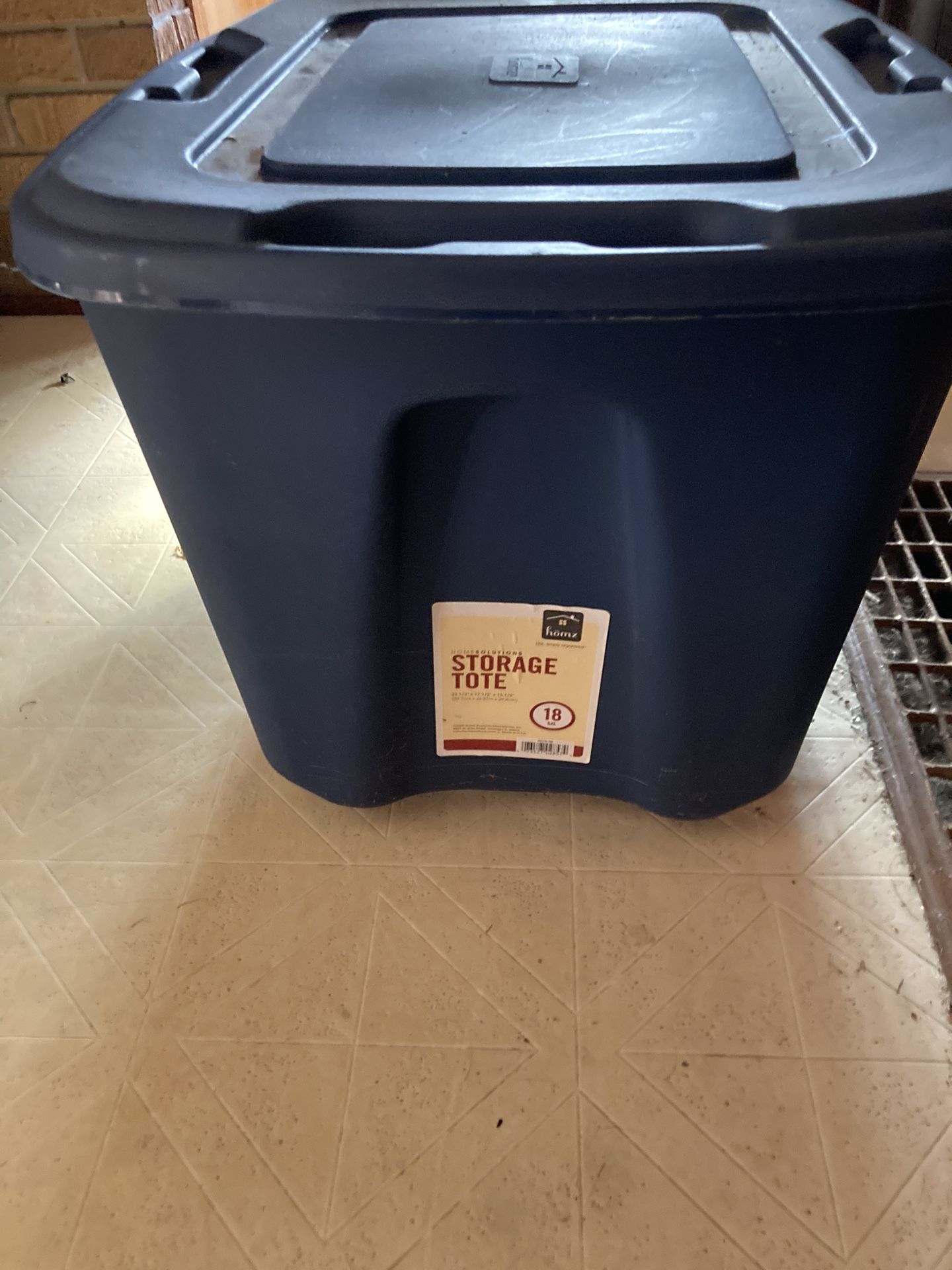 Sterilite 18 Gal Storage Bin