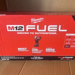 M12  Fuel Milwaukee 1/2” Impact Wrench Kit 