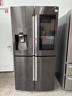 PRE-OWNED SAMSUNG FAMILY HUB REFRIGERATOR