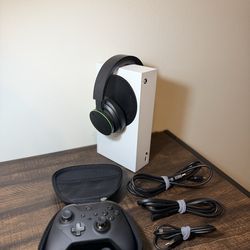 Xbox Series S Bundle – Like New, Full Setup Ready