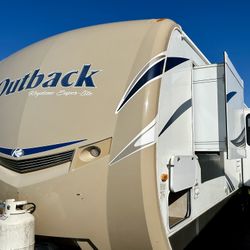 2013 Outback Triple Slide Excellent Condition Throughout
