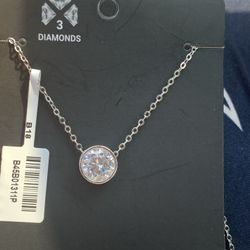 Beautiful Diamond 💎 Shiny Pendant With Necklace New With Tag 