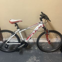 Fuji Nevada 3.0 (INTL) Mountain Bike – 2011-2013, Entry-Level Hardtail, Great Condition