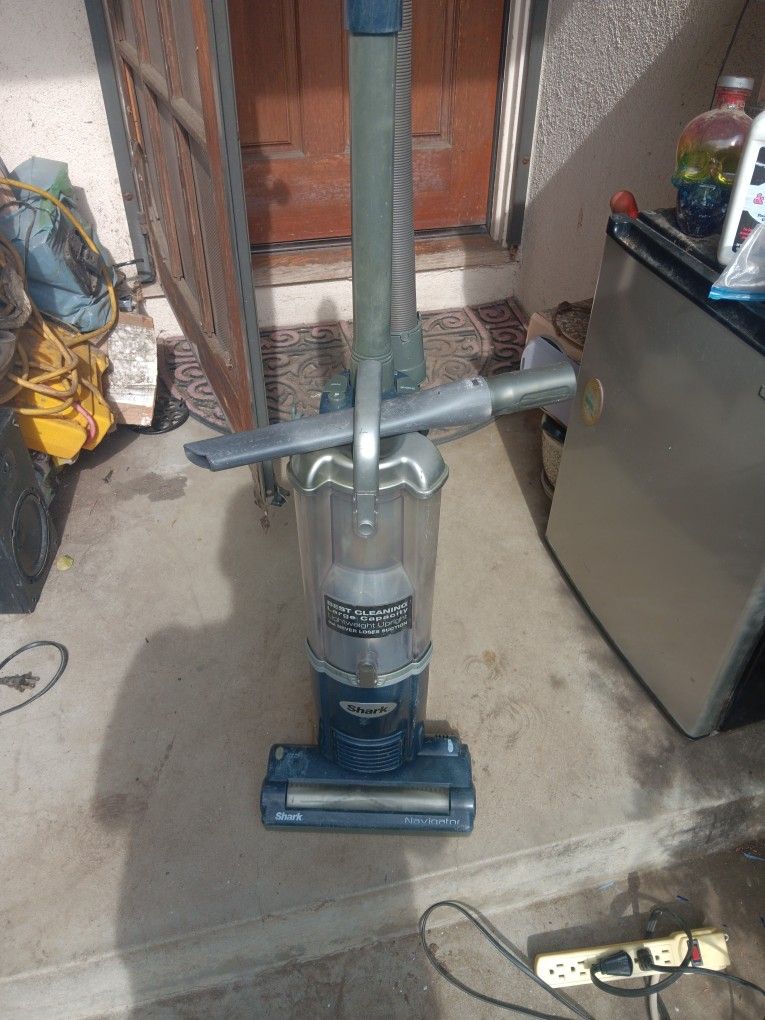 !! Vacuum Shark Works Good