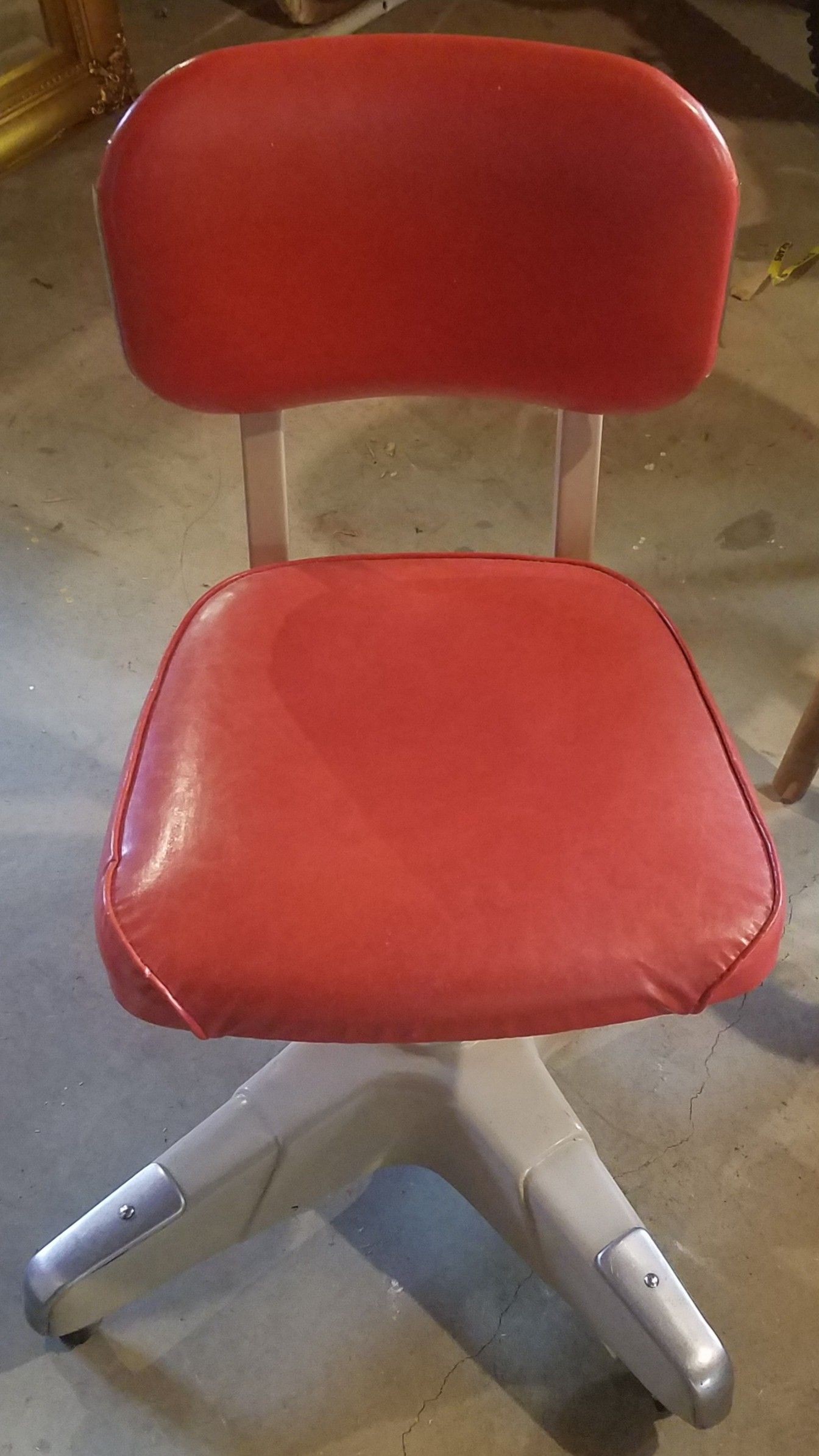 Heavy duty 4 leg office chair