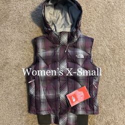 NORTH FACE / Classic HOODED “600 GOOSE DOWN” Puffy Vest Coat Jacket / Women's X-Small (XS) / Retails $200+Tax / Brand New w/ Tags!! / Pink Plaid