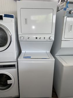 Kenmore 27in. Electric Stackable unit like new, with 4 months warranty