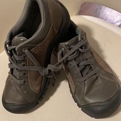 Keen Woman Shoes Size 7.5