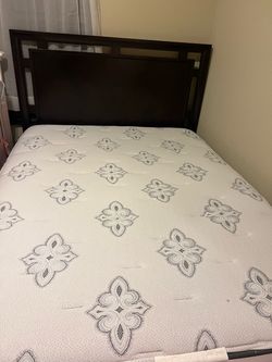 Queen size bed & nite stand
