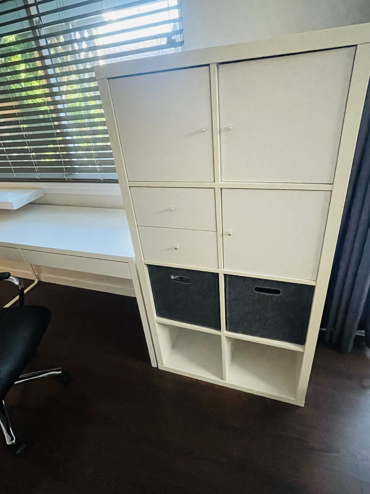 Shelf unit with doors and Drawers, white.
