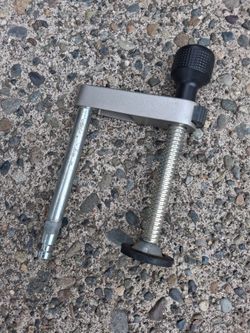 Dewalt Miter Saw Material quick adjust Clamp 153650-00 pick up fremont sea. No lil ball offers please. No trades