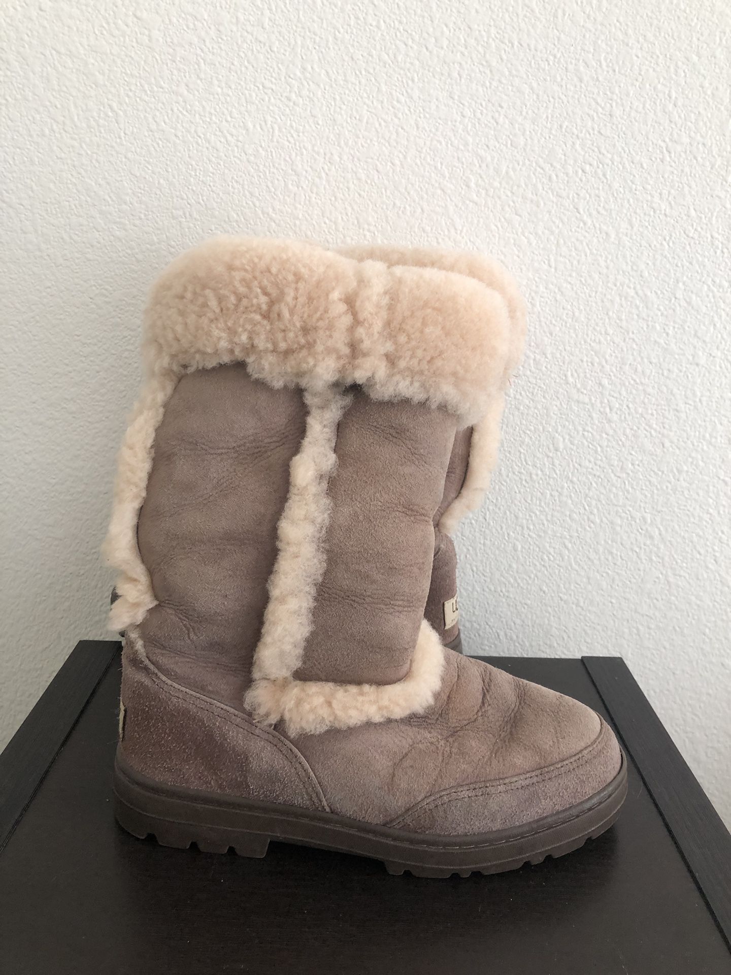 Women’s Ugg Boots Size 8