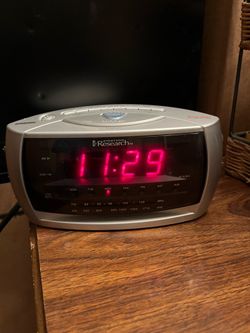 Emerson SmartSet Auto-Setting Alarm Clock Radio CKS3029 – Works Great