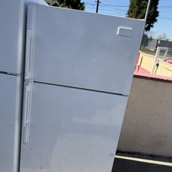 Refridgator Freezer. Ice Maker