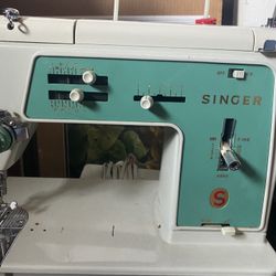 Vintage 1966 Singer Sewing 🧵 Machine  Great Shape ! Works Perfectly ! Great Deal! 