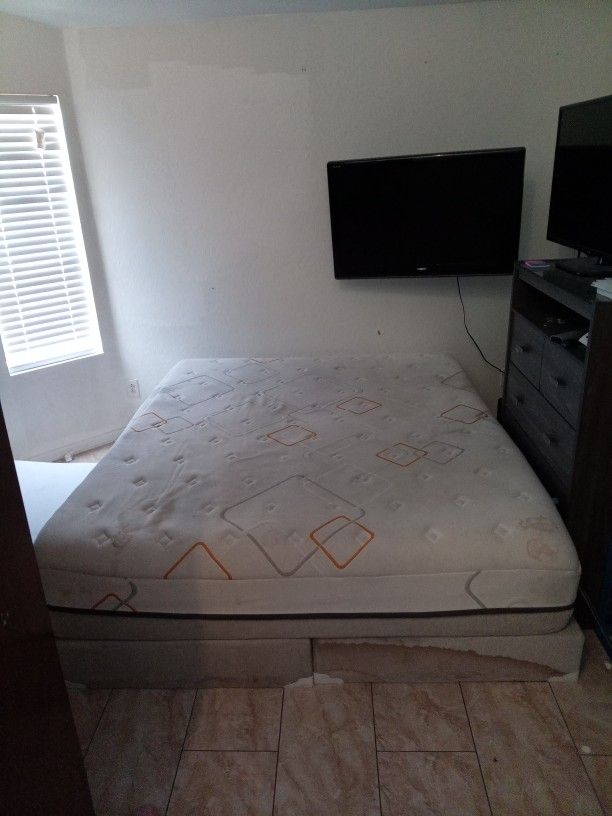Tempur-pedic California King Mattress And Box Spings