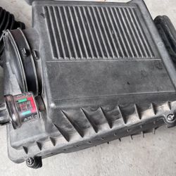 03-06 Cadillac Escalade 6.0 Stock Air Intake