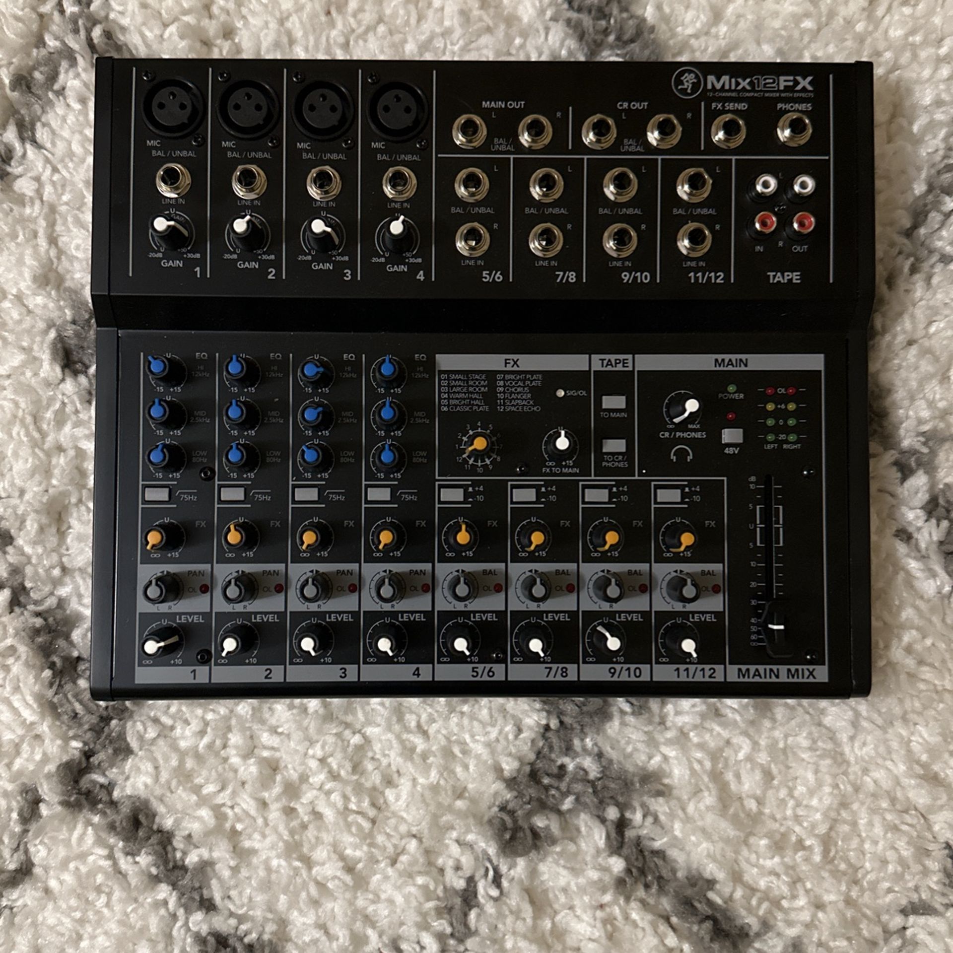 Mackie 12 Channel mixer Mix12FX