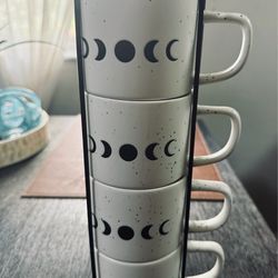 Tea cups whit wire rack Set of 4!