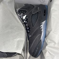 Jordan 5 ‘ Wolf Grey’ (Grade School) Size 4.5y & 5y