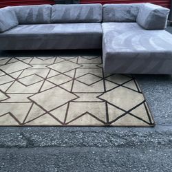 Sectional Couch!! West Elm !! Delivery Available 🚚!! Dimensions: 113” x 74” Length x 38” Depth x 26” Height 