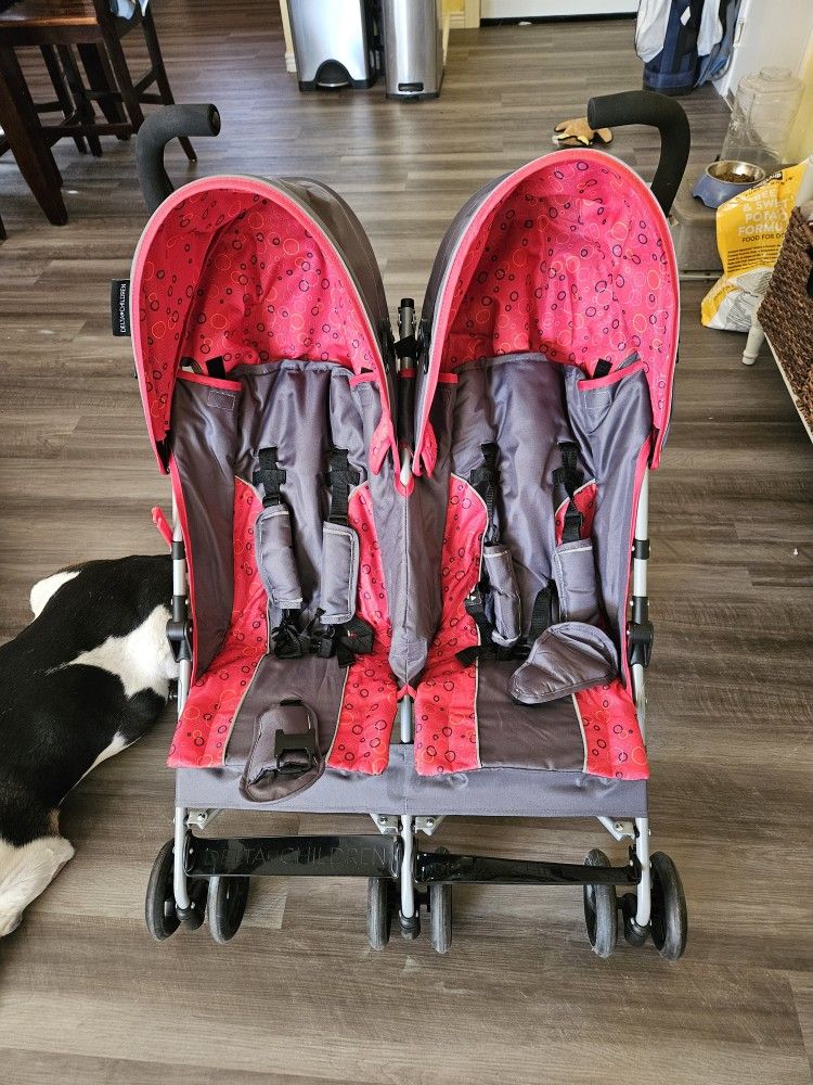 Like New Delta Children LX Double Side By Side Stroller 