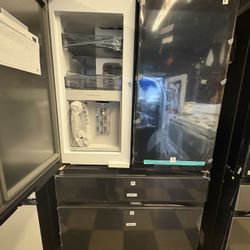 Samsung Bespoke 4-Door French with Family Hub in Black Glass & Matte Black Steel - Counter Depth