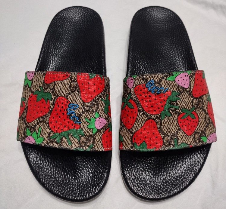 GUCCI Womens Strawberry GG Supreme Slides Size 7