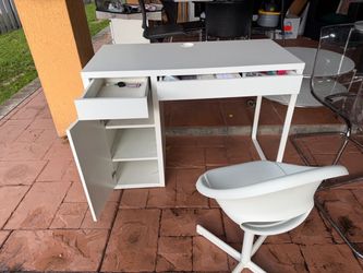 Computer desk