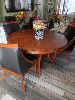 Kitchen dinning table with six chairs used but excellent condition