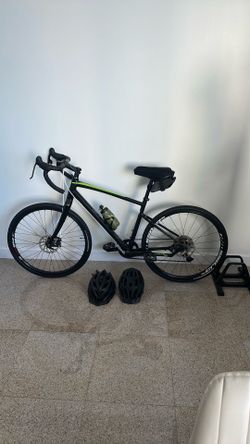 Giant Revolt Gravel Bike – Lightweight, Disc Brakes, Excellent Condition