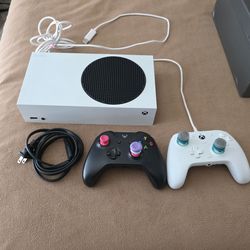 Xbox Series S w/ 2 Controllers