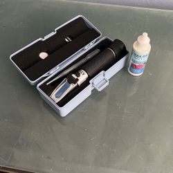 Salinity Refractometer With Juice To Recalibrate 